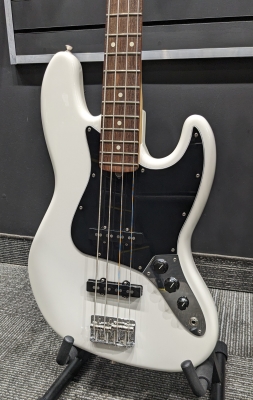 Fender AM Performer Jazz Bass, Rosewood Fingerboard - Arctic White 2
